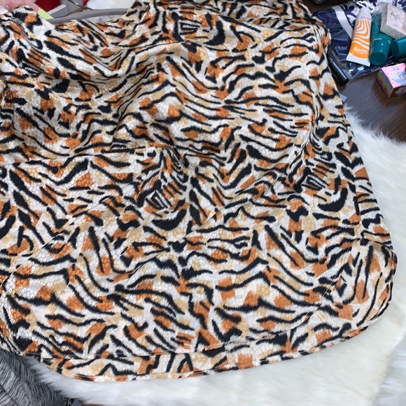 Really Beautiful Silky Short Sleeves Scoop Neck, Scoop Vented Dressy Blouse - Picture 5 of 11